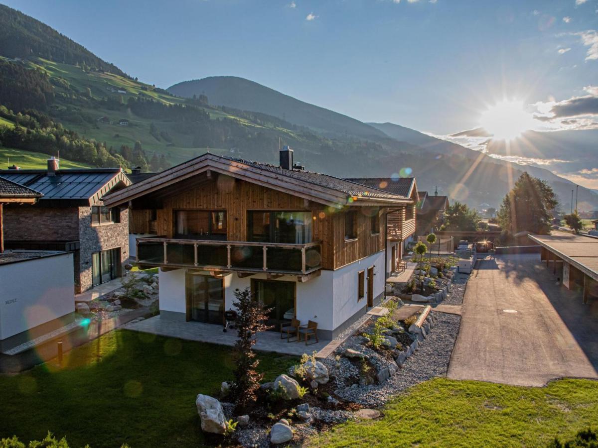 Apartment In Wald Im Pinzgau With A Carport Exterior photo