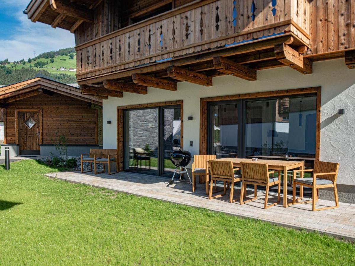 Apartment In Wald Im Pinzgau With A Carport Exterior photo